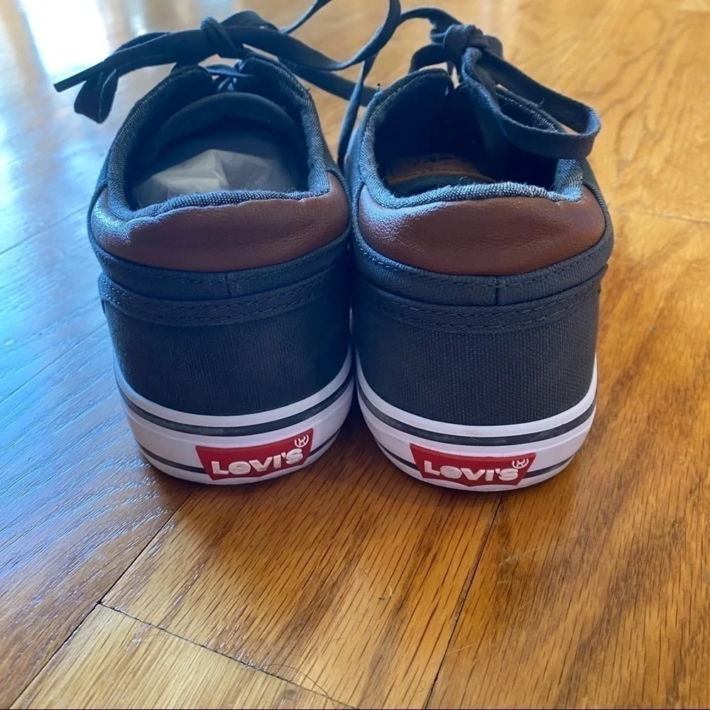 NWT men’s Levi’s Ethan 2 charcoal grey casual denim lace up sneaker size 7.5